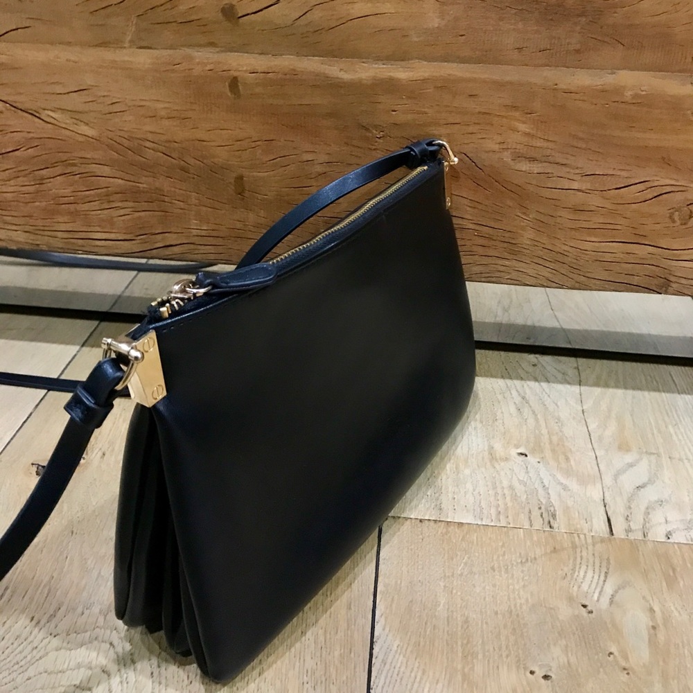 Black crossbody purse